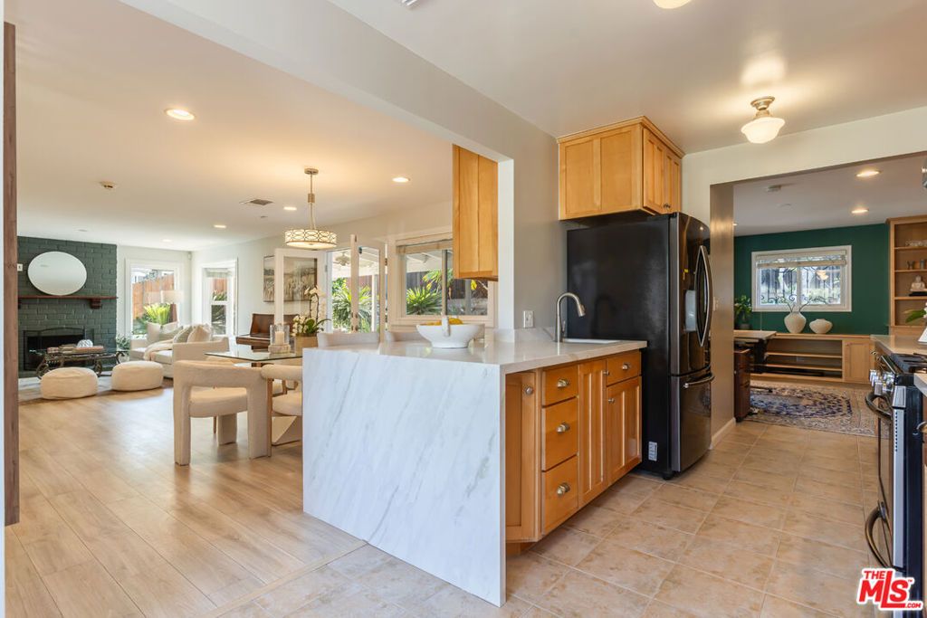 Image 17 of property listing at 7537 Quimby Avenue, West Hills, CA 91307