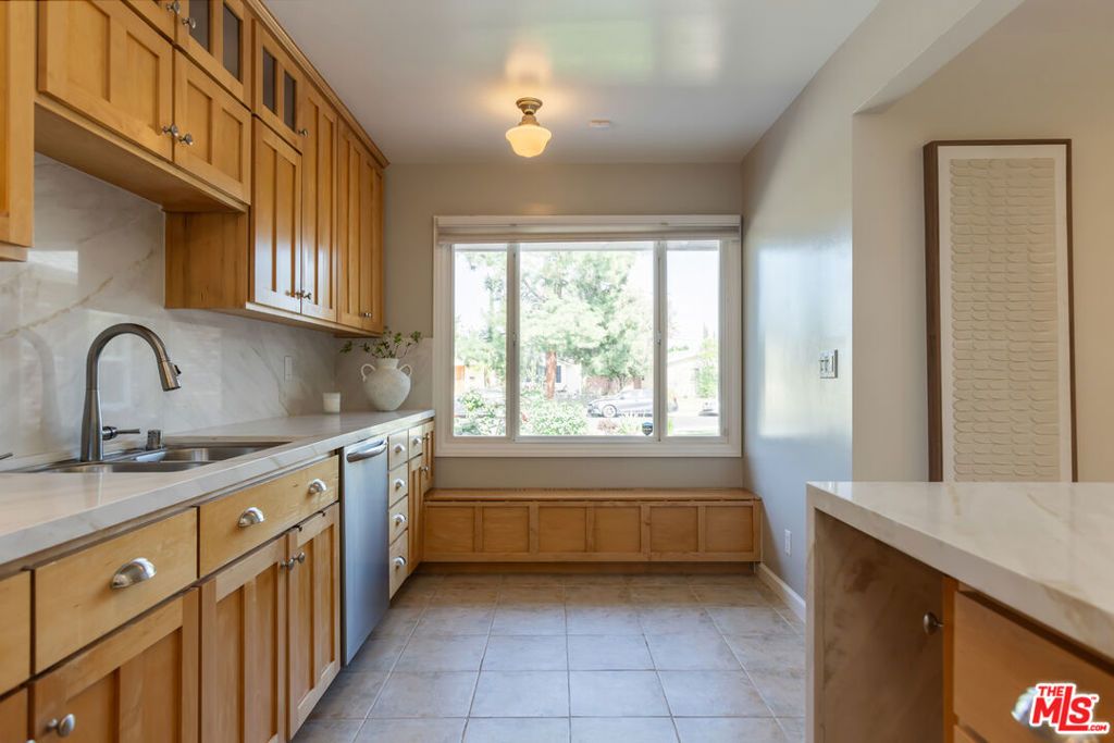 Image 18 of property listing at 7537 Quimby Avenue, West Hills, CA 91307