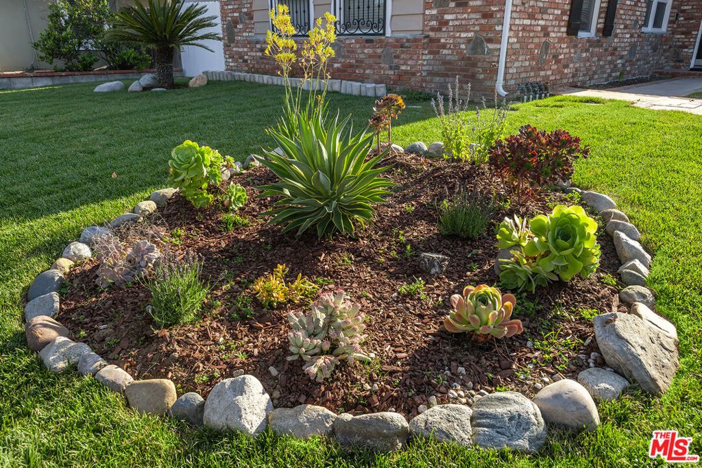 Image 39 of property listing at 7537 Quimby Avenue, West Hills, CA 91307