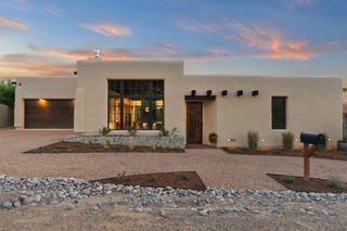 502 Apodaca Hill, Santa Fe, NM 87501
