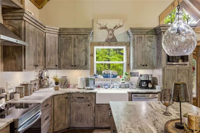 137 Thornwood Lane, Ellijay, GA 30540
