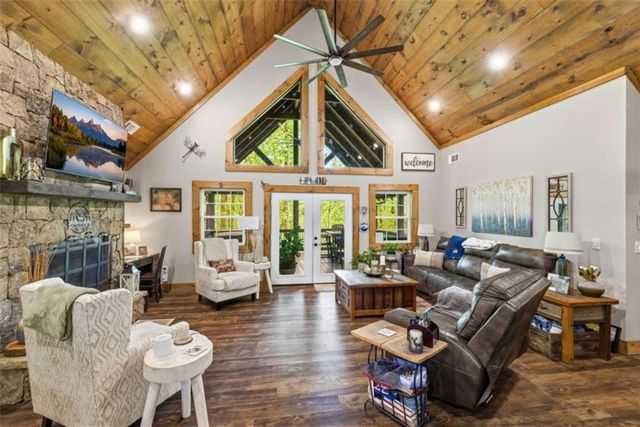 137 Thornwood Lane, Ellijay, GA 30540