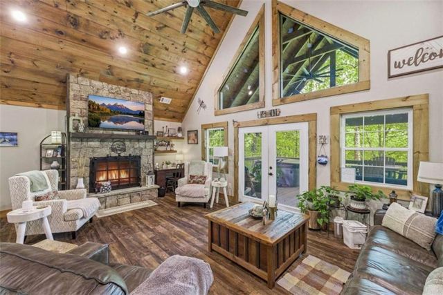 137 Thornwood Lane, Ellijay, GA 30540