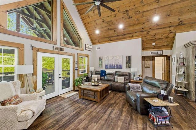 137 Thornwood Lane, Ellijay, GA 30540