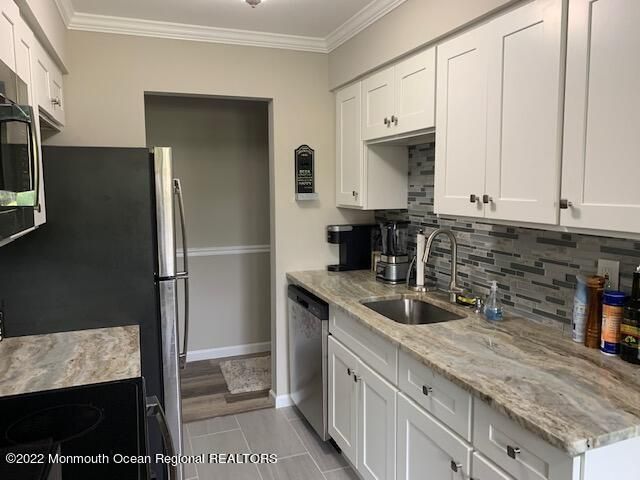 110 Stonehurst Boulevard H, Freehold, NJ 07728