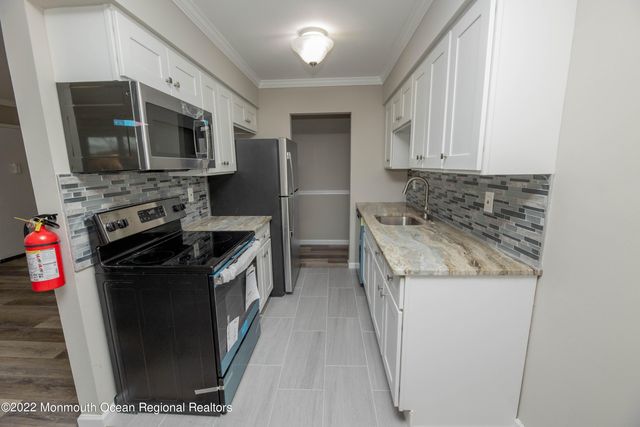 110 Stonehurst Boulevard H, Freehold, NJ 07728