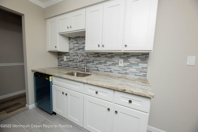 110 Stonehurst Boulevard H, Freehold, NJ 07728