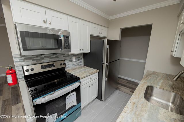 110 Stonehurst Boulevard H, Freehold, NJ 07728