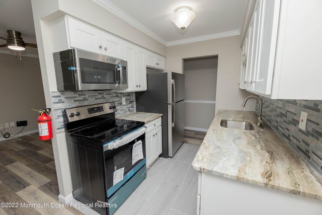 110 Stonehurst Boulevard H, Freehold, NJ 07728