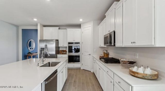 2684 FIELD DAISY Lane, Green Cove Springs, FL 32043