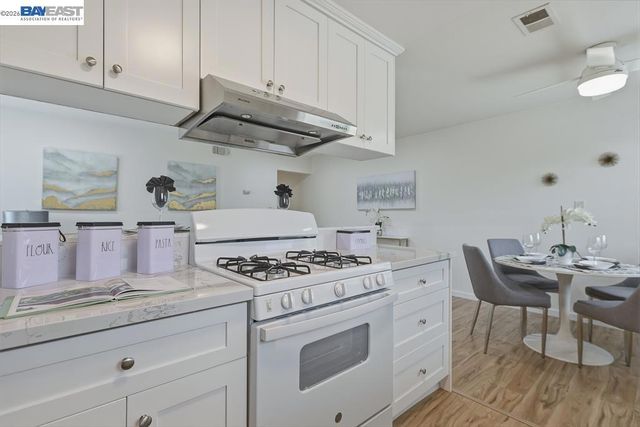 2204 2204 Segundo Ct 4, Pleasanton, CA 94588