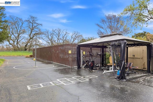 2204 2204 Segundo Ct 4, Pleasanton, CA 94588