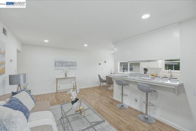 2204 2204 Segundo Ct 4, Pleasanton, CA 94588