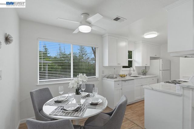 2204 2204 Segundo Ct 4, Pleasanton, CA 94588