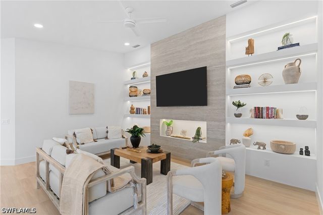 3149 Andorra CT, Naples, FL 34109