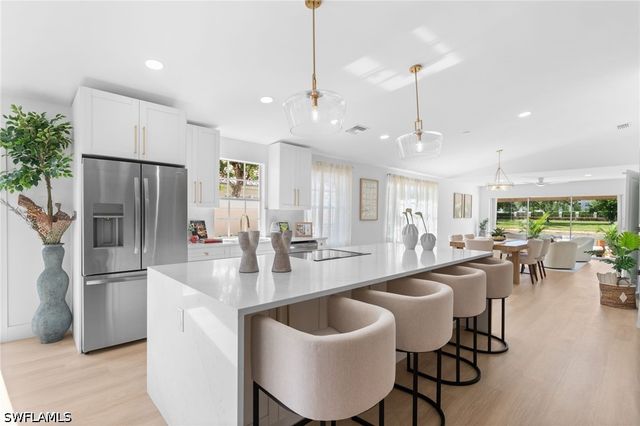 3149 Andorra CT, Naples, FL 34109