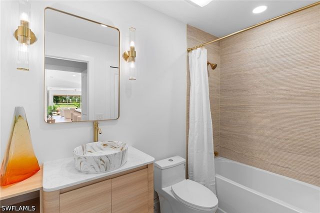 3149 Andorra CT, Naples, FL 34109