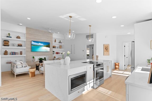 3149 Andorra CT, Naples, FL 34109