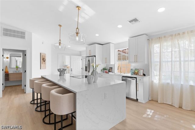 3149 Andorra CT, Naples, FL 34109