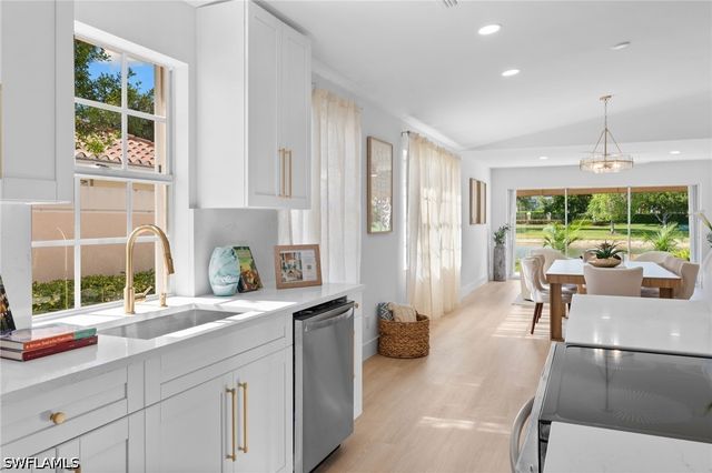 3149 Andorra CT, Naples, FL 34109