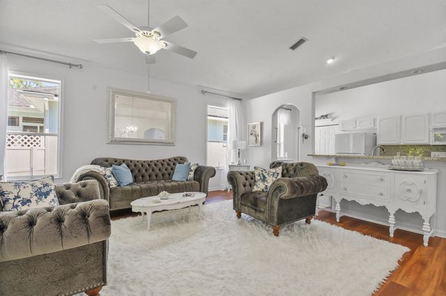 561 Boxwood Pl, St Augustine, FL 32086