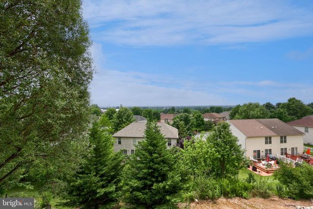 212 EAGLE DR, Ephrata, PA 17522