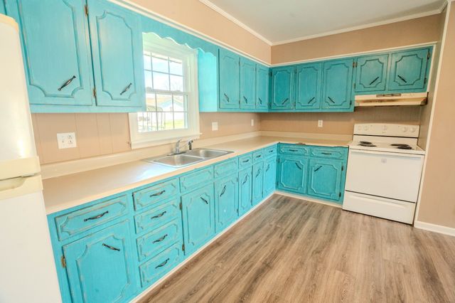 705 N Military St, Loretto, TN 38469