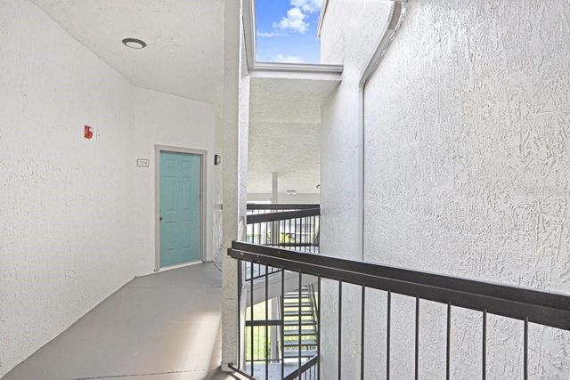2030 CASCADES BOULEVARD 302, Kissimmee, FL 34741