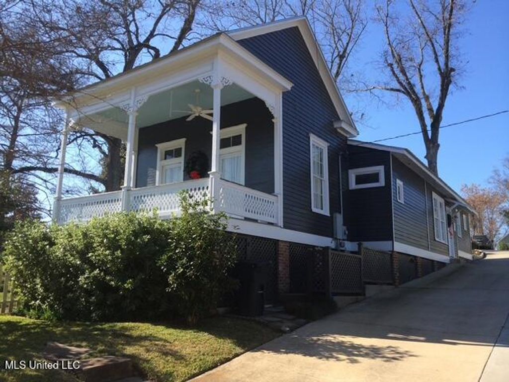 24 Cemetery Road, Natchez, MS 39120