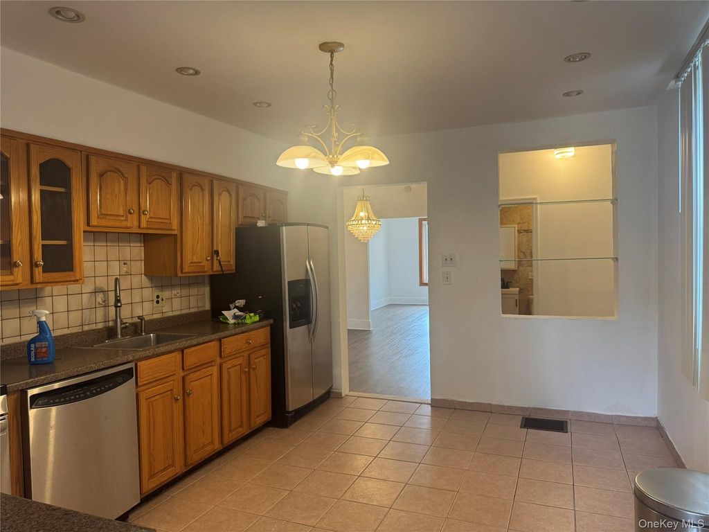 8481 127th Street, Richmond Hill, NY 11415 — photo 5