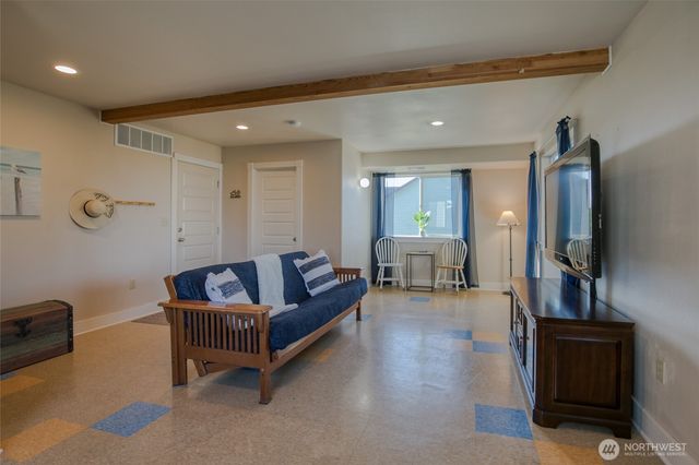 1143 Greenview Avenue SW, Ocean Shores, WA 98569