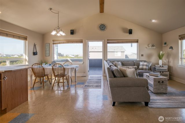 1143 Greenview Avenue SW, Ocean Shores, WA 98569