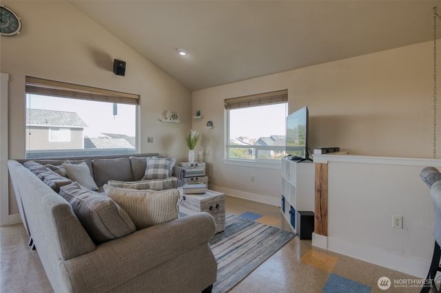 1143 Greenview Avenue SW, Ocean Shores, WA 98569