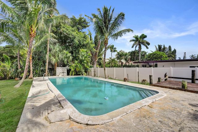 460 SE 18TH Avenue, Deerfield Beach, FL 33441