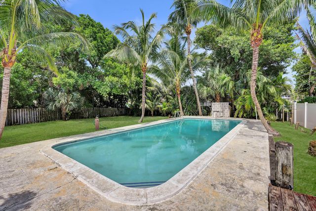 460 SE 18TH Avenue, Deerfield Beach, FL 33441