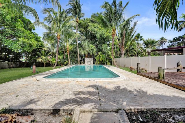 460 SE 18TH Avenue, Deerfield Beach, FL 33441