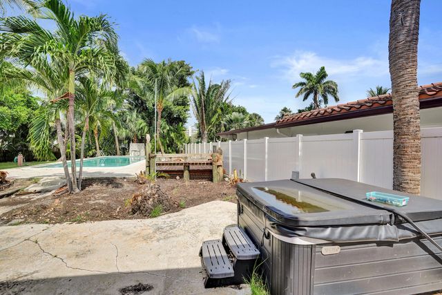 460 SE 18TH Avenue, Deerfield Beach, FL 33441