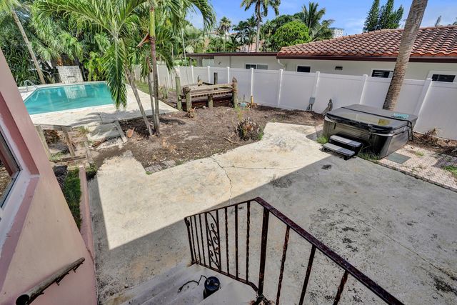 460 SE 18TH Avenue, Deerfield Beach, FL 33441