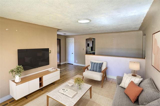 4809 S Logan Street, Englewood, CO 80113