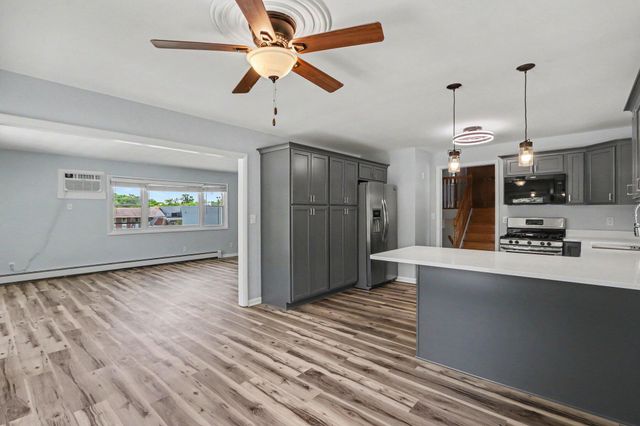 7 Garden Avenue S, Pennfield Twp, MI 49017