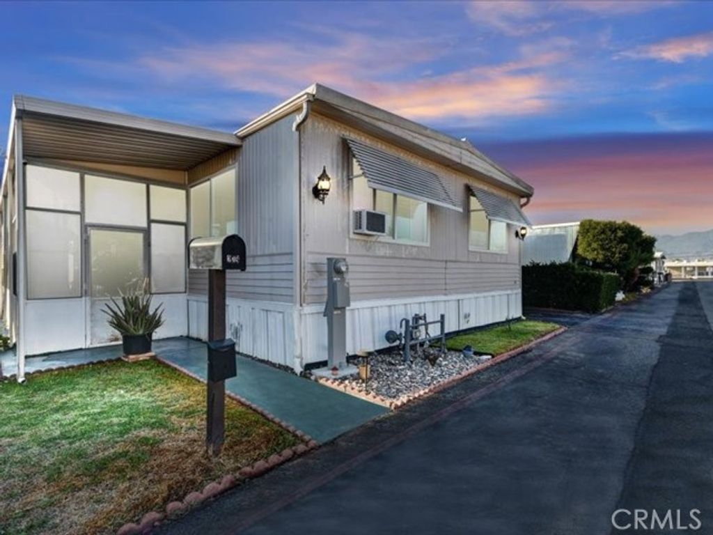 1045 N Azusa 229, Covina, CA 91722