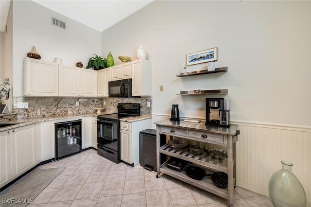 559 Beachwalk CIR U202, Naples, FL 34108