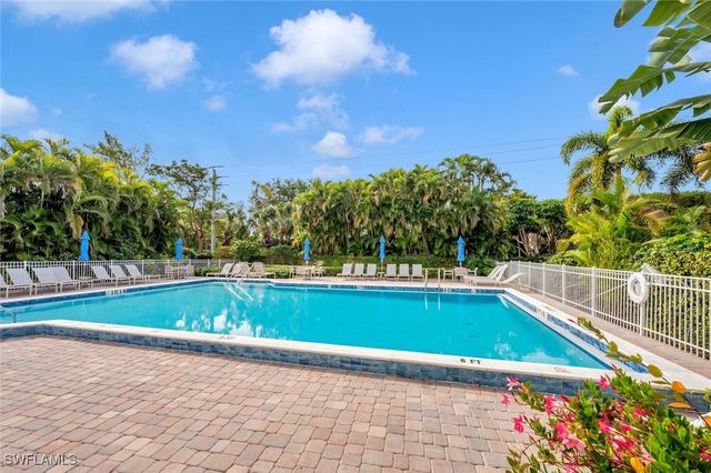 559 Beachwalk CIR U202, Naples, FL 34108