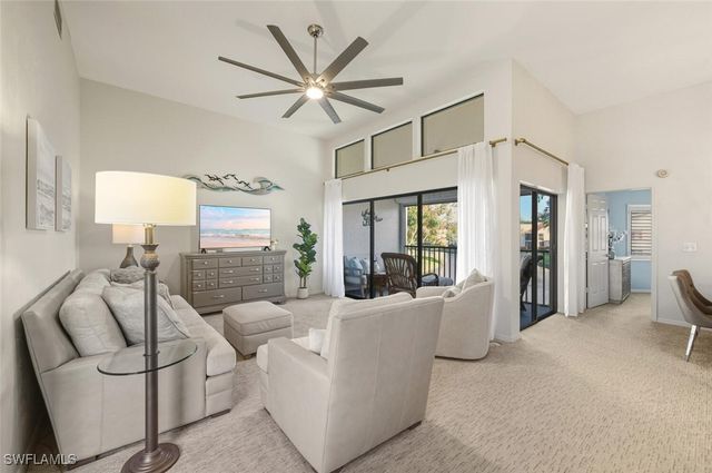 559 Beachwalk CIR U202, Naples, FL 34108