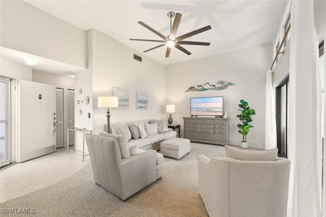 559 Beachwalk CIR U202, Naples, FL 34108