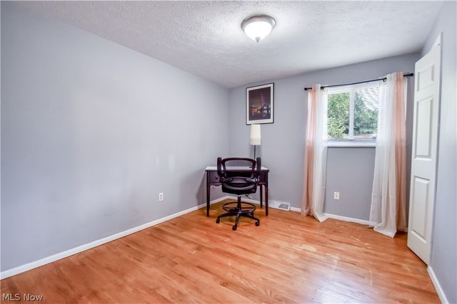 682 Iroquois Trail, Willoughby, OH 44094