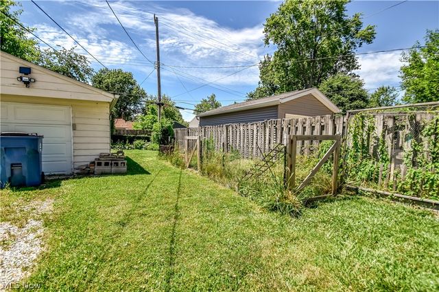 682 Iroquois Trail, Willoughby, OH 44094