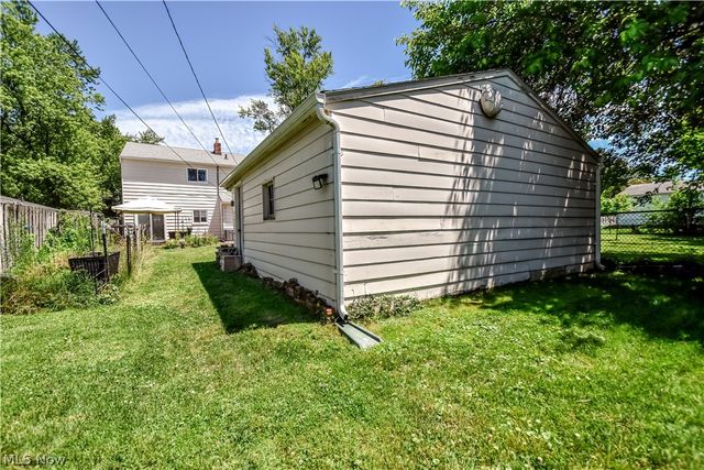 682 Iroquois Trail, Willoughby, OH 44094