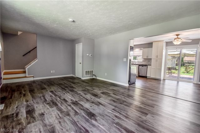 682 Iroquois Trail, Willoughby, OH 44094