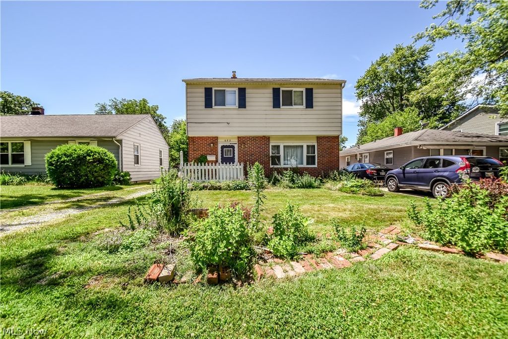 682 Iroquois Trail, Willoughby, OH 44094